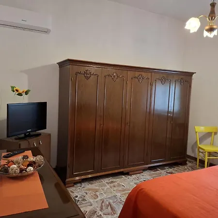 Casa Di Adele Con Giardino Privato A 150 Mt Dal Mare Dom wakacyjny
