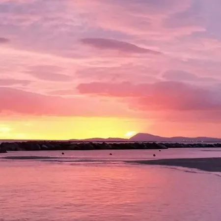 Casa Di Adele Con Giardino Privato A 150 Mt Dal Mare Дом отдыха