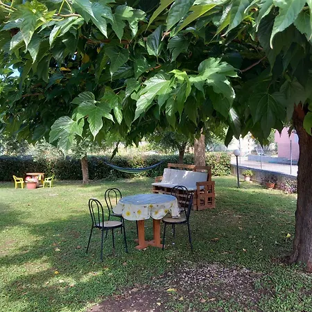 Casa Di Adele Con Giardino Privato A 150 Mt Dal Mare